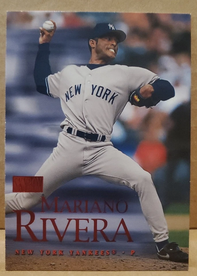 Fleer SkyBox Mariano Rivera 2000 rojo 162SR New York Yankee Legend Salón de la Fama Foto 1 de 2