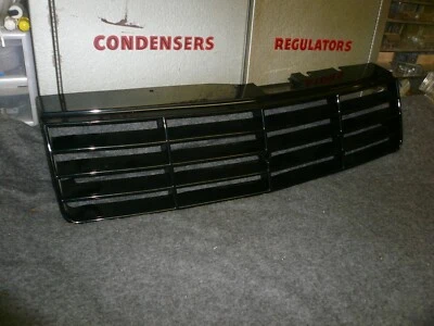 Chevrolet Camaro? Rejilla delantera P/N 10103438 - Nueva Foto 1 de 4