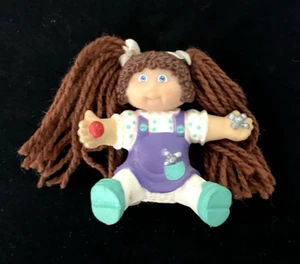 Cabbage Patch Kids 1985 Brown Haired Girl In Purple Overalls Playing Jacks - Picture 1 of 3