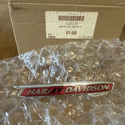 Harley Davidson Chrome Oem Red Right Tank Badge Sportster 62261-08    B4 — 第 1/3 张图片