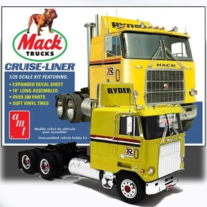 AMT 1062 1/25 MACK TRUCK CRUISE LINER 'RETRO DELUXE' PRECISION MODEL KIT - Picture 1 of 7