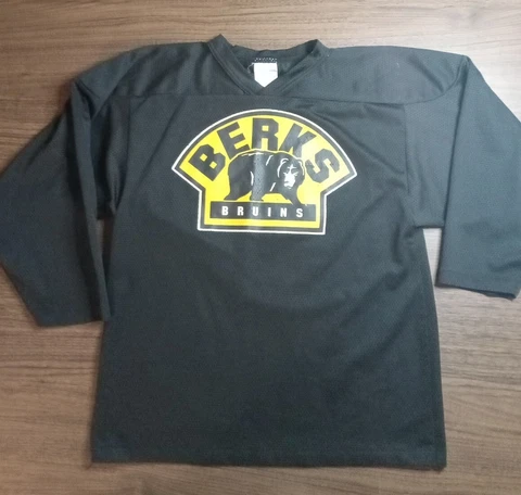 Berks  Bruins Black vintage Hockey Jersey Youth medium Athletic Knit Cover