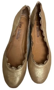 Gee Wa Wa Anthropologie Madison flach mit gewelltem Rand in Goldmetallic Größe 11 - Bild 1 von 9