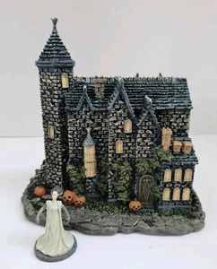 Hawthorne Village Universal Monsters Braut von Frankensteins Schloss - beleuchtet - Bild 1 von 9