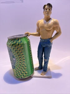 Porta latas de refresco/cerveza vintage R. Demars Ganz; tipo sin camisa - Imagen 1 de 6