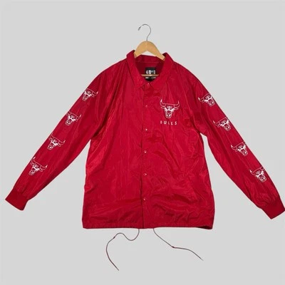 Chaqueta Bomber Vintage NBA Chicago Bulls Entrenador Botón Talla X-Grande Roja Baloncesto Foto 1 de 4