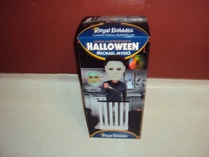MASCARILLA HALLOWEEN MICHAEL MYERS BRILLA EN LA OSCURIDAD GITD ZAVVI EXCLUSIVA BOBBLES REALES - Imagen 1 de 3