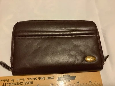 Cartera sin asas Etienne Aigner vintage de cuero marrón con cremallera para mujer Foto 1 de 4