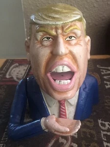 Donald Trump Gusseisen Bank - Bild 1 von 5