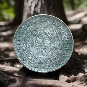 GUATEMALA 1944 10 CENTAVOS SILVER LOW MINTAGE VERY NICE CONDITION L107 - Picture 1 of 3