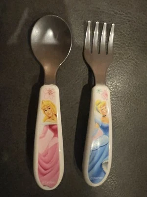 Juego de tenedor/cuchara vintage de acero inoxidable para princesas y Blancanieves de Disney para niños pequeños Foto 1 de 4