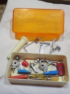 Vintage SEWING ATTACHMENT CASE with mixed accessories - Photo 1/7