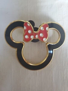 Disney Pin Minnie Mouse Icon Mickey Ohr schwarzer Umriss mit rot weiß gepunkteter Schleife - Bild 1 von 1
