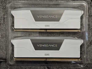 Corsair Vengeance RGB White DDR5 32GB Kit (2x16GB) 6000MTs (CMH32GX5M2E6000C36W) - Picture 1 of 3