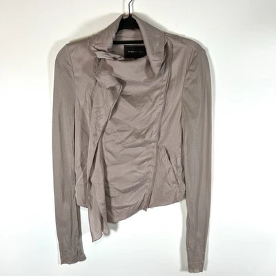 CHAQUETA SUAVE ASIMÉTRICA BCBGMAZARIA PÚRPURA CREMALLERA MEDIANA SOLAPA ANCHA MUJER Foto 1 de 4