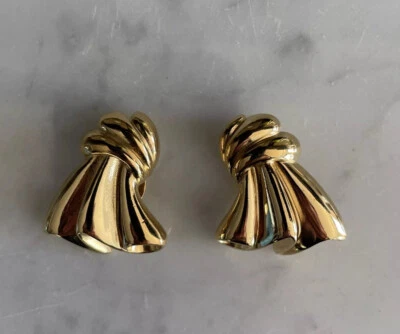 Brincos femininos Givenchy com clipe folheados a ouro amarelo cortina robusta 1 1/8” - Imagem 1 de 4