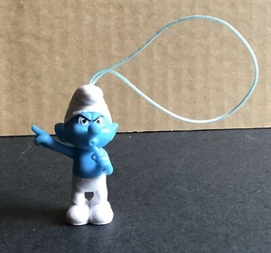 LES SCHTROUMPFS Figurine PVC Schtroumpf autoritaire 4 cm Peyo 2011 Delhaize TBE - Picture 1 of 2