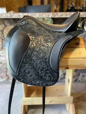 Spanish Horse saddle on DD leather in  black on drum Black or brown colour - Image 1 of 3