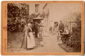 Bourges.Scène très animée.Cdv Photo Cabinet.Card.Albuminée.Ch.Poupat.1865.Cher. - Picture 1 of 3