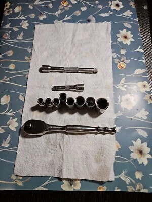 SNAP ON/BLUE POINT 1/4" DR.2 Extensions. 8 Sockets.7/32 To 14 Mm. One Ratchet - Image 1 of 4