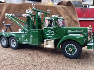 NEW HUGE SUZIO CONSTRUCTION DIECAST METAL BROCKWAY WRECKER TOW TRUCK FIRST GEAR - Image 1 of 4