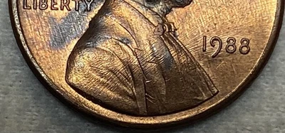 Lincoln Memorial Cent 1988 error troquel rasguño anverso color rojo ¡Envío gratuito! Foto 1 de 3