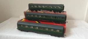 Calibre OO EXCELENTE 3x Hornby SR Southern Green Coach 1er 3er freno R431 R432 - Imagen 1 de 10