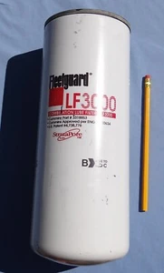 NEW Fleetguard LF3000 Oil/Combination Lube Filter Cummins Diesel Motorhome Truck - Picture 1 of 5