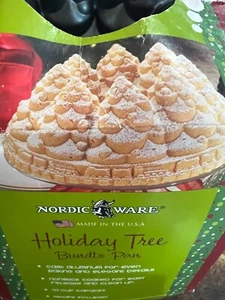 Nordic Ware Holiday Tree Bundt Cake Pan Mold Cast Aluminum 10 Cups Christmas - Picture 1 of 5
