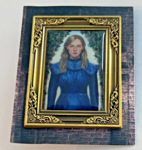 El Tronco Mágico Ariana Dumbledore Retrato Esmalte Pinback Harry Potter - Imagen 1 de 3