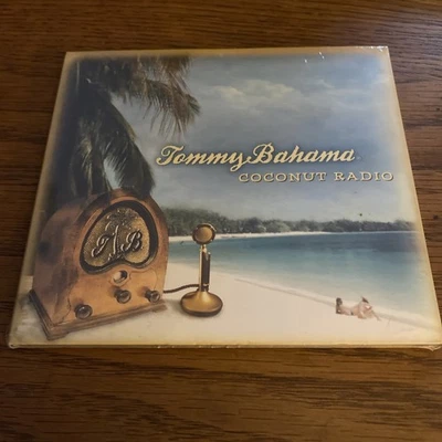 Vintage Tommy Bahama Coconut Radio CD (2005) - New Sealed Lounge Compilation Foto 1 de 2