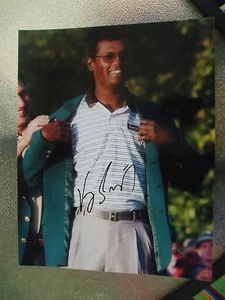 Vijay Singh signed Masters 8x10 photo PROOF JSA COA - Picture 1 of 1