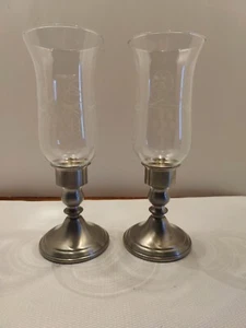 2 Vintage WEB gewichtete Zinn Kerzenständer geätztes Glas Hurricane Schirme - Bild 1 von 21