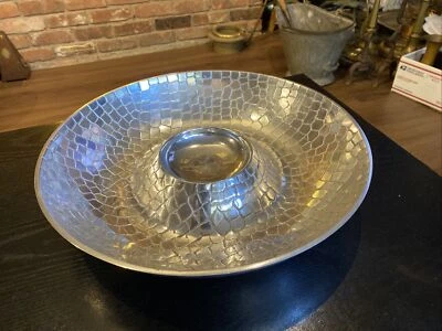 Bandeja de tazón para servir astillas y salsas de aluminio, patrón de escamas de cocodrilo Foto 1 de 4