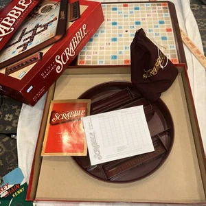 Gioco di parole crociate giradischi Scrabble Deluxe (2-4 giocatori, età 8+ COMPLETO* perfetto - Foto 1 di 2
