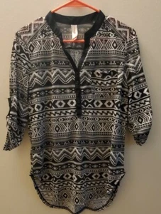 No Bounderies Black & White Henley 3/4 Sleeve Blouse Size Large 11-13 NWT - Picture 1 of 12