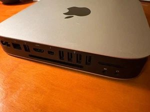 Apple Mac Mini MD387LL/A - 16GB Corsair Ram, Core i5 2.5Ghz - no disk, for parts - Bild 1 von 6