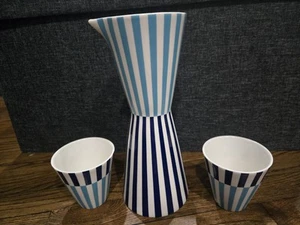  Jonathan Adler Large Blue And White Striped Ceramic Pitcher With 2 Glasses - Picture 1 of 7