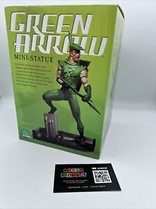 GREEN ARROW DC Direct Classic Tim Bruckner Statue Limited to 2200