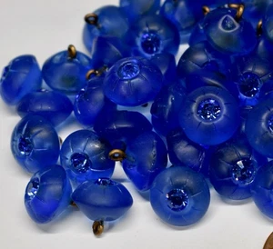 3 BEAUTIFUL BUTTONS SAPHIRE BLUE VINTAGE HI DOME GLASS MADE WITH SWAROVSKI - Picture 1 of 3