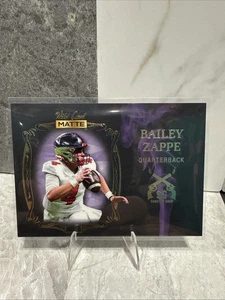 π₯π2022 Wild Card Matte Bailey Zappe VIOLA pistole da fumo SG-1 RICEVILO! MARRONI - Foto 1 di 4