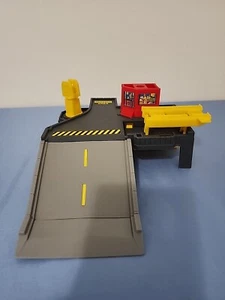 VTG 1996 Mattel Hot Wheels Truck Depot Playset Incomplete - Picture 1 of 7