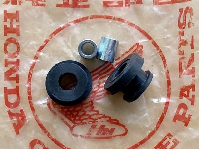 PAR GUARDABARROS TRASERO HONDA CB100 CL100S CB125S CD125S CG125 GOMA A Y CUELLO Foto 1 de 4