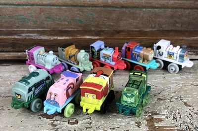 Thomas & Friends мини полный комплект Губка Боб квадратные штаны 9 поезд упаковка - Изображение 1 из 4