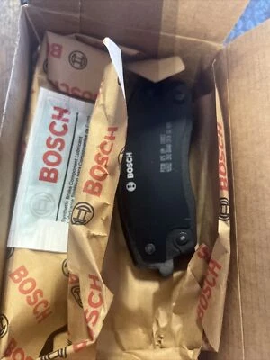 Juego de pastillas de freno delanteras BC1056 Bosch 2 ruedas para Chrysler 300 Dodge Charger Foto 1 de 3