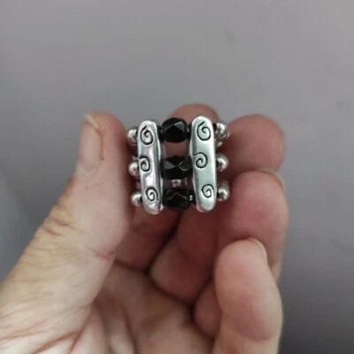 Anello elastico bicolore bigiotteria anallergica palline argentate perline nere - Immagine 1 di 4