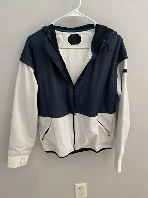 Chaqueta Under Armour Storm Wind para mujer talla mediana Foto 1 de 4