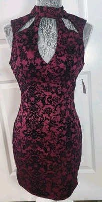 Charlotte Russe 紫色天鹅绒全新带标签巴洛克式连衣裙中号露背开衩正面 — 第 1/4 张图片