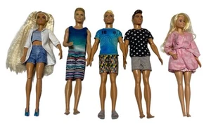 Barbie Puppe Set 2 Barbie 3 Ken Extra #8 Fashionista Fußballspieler Schlafzimmer - Bild 1 von 17