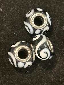 STERLINGSILBER MURANO GLAS SCHWARZ & WEISS WIRBEL & GEPUNKTETE PERLEN CHARMS INSGESAMT 3 - Bild 1 von 5